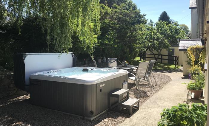 RELAX in the cottage garden hot tub , soak up the sun . we are in an area well know for its dark skies , enjoy the tub at night and watch the stars .